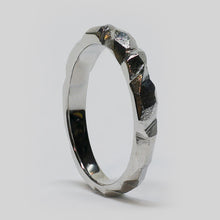 Load image into Gallery viewer, The Tapered Geode Ring - White Platinum