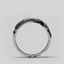Load image into Gallery viewer, The Tapered Geode Ring - White Platinum